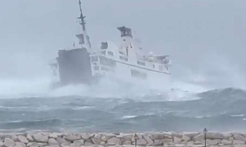 traghetto-laziomar-ponza-formia-in-balia-del-mare-in-tempesta-6-1781517